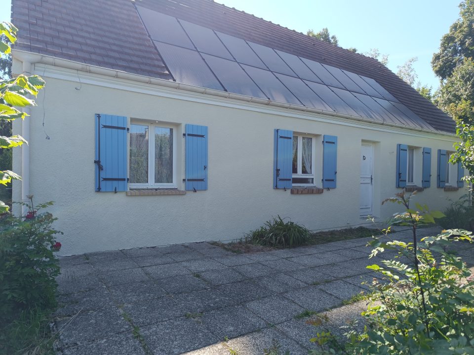 Réalisation d'un ravalement de façade pour protéger ce pavillon