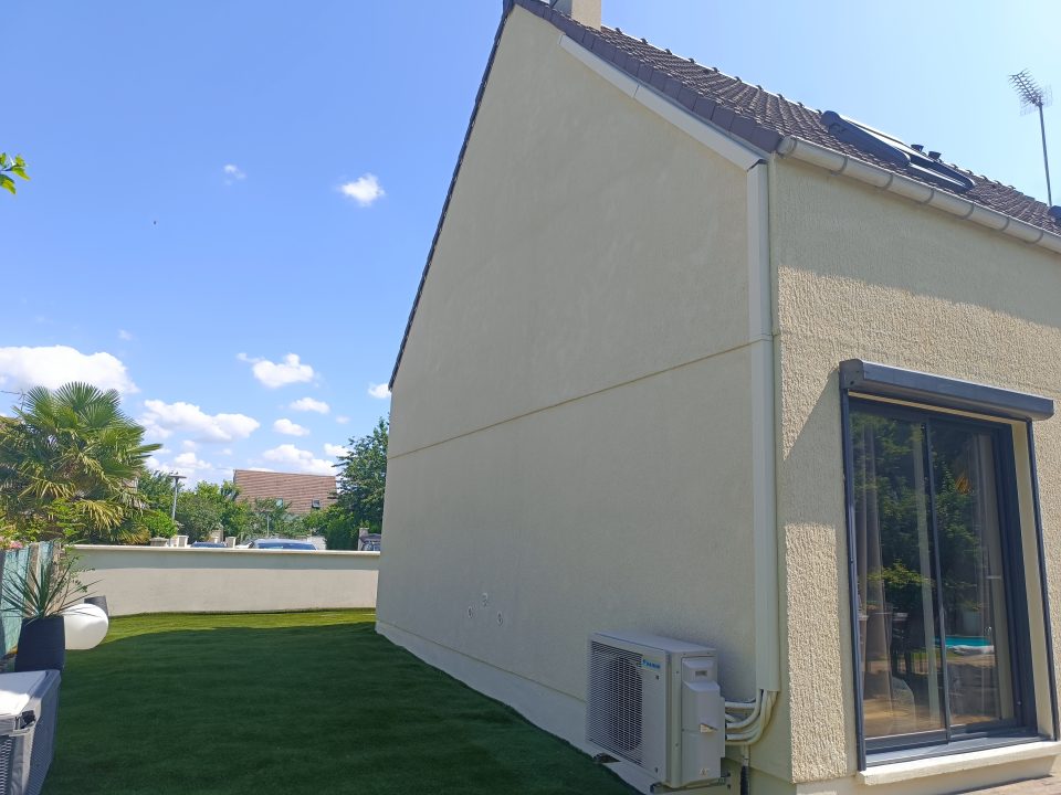 Rénovation des façades de cette maison avec une teinte Ton Pierre