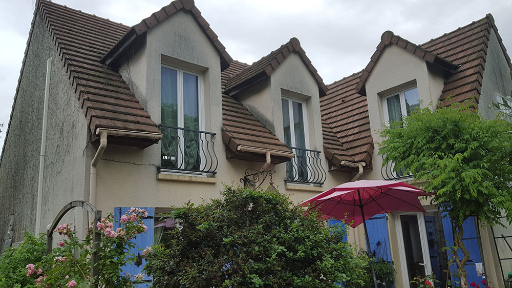 Des façades avec des traces noires à rénover