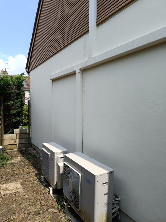 Rénovation des façades de cette maison avec un Revêtement Semi Epais